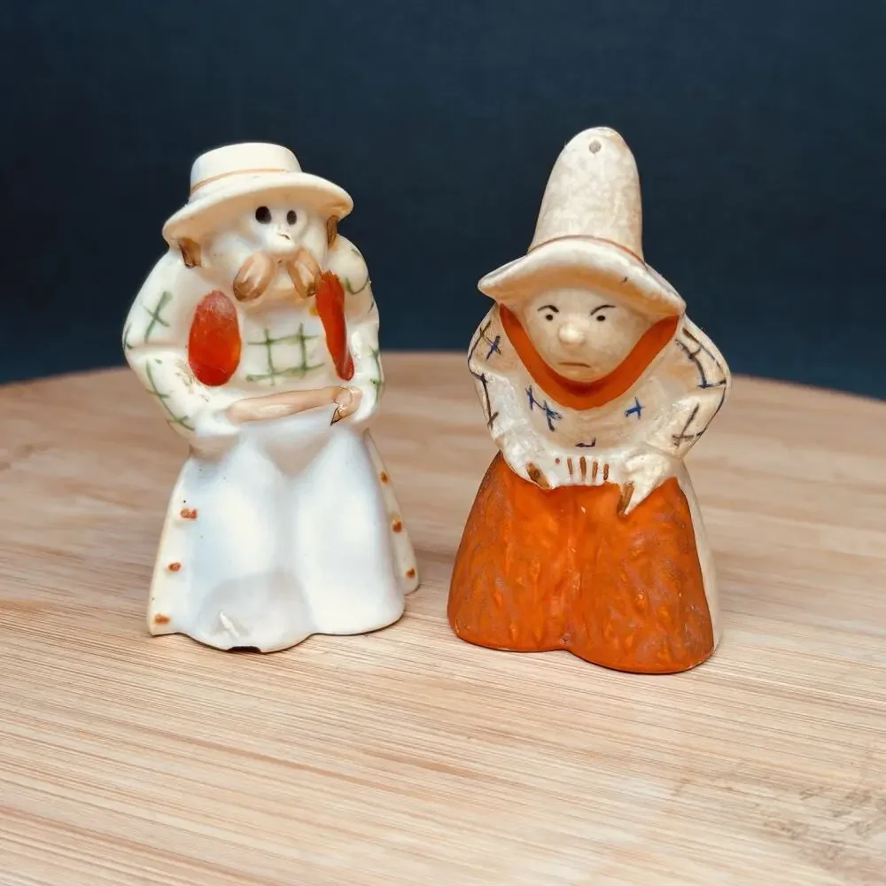 Vintage Japan Western Gunslinger Cowboy Salt & Pepper Shakers Pair